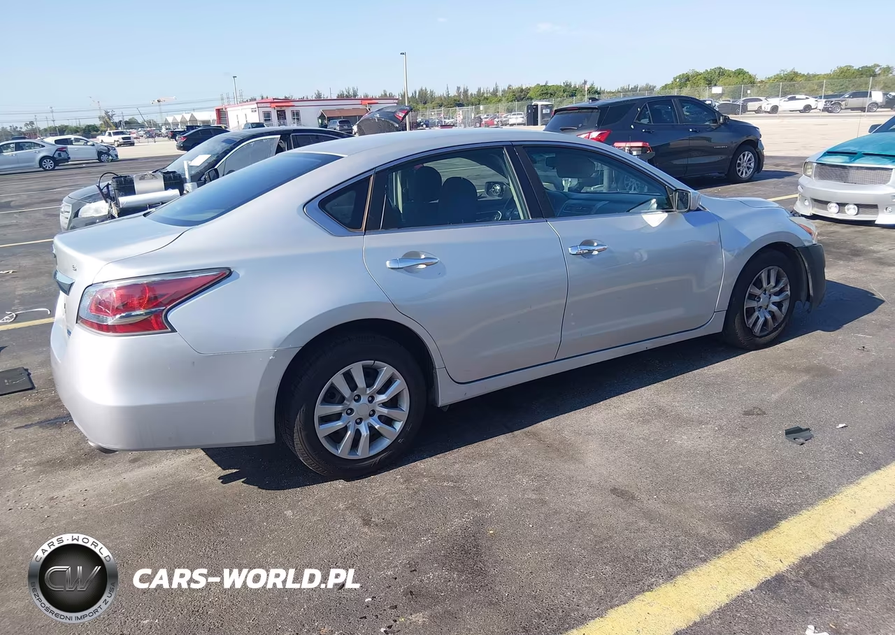2014 Nissan Altima 2.5 S VIN:1N4AL3AP0EN333162 - 4
