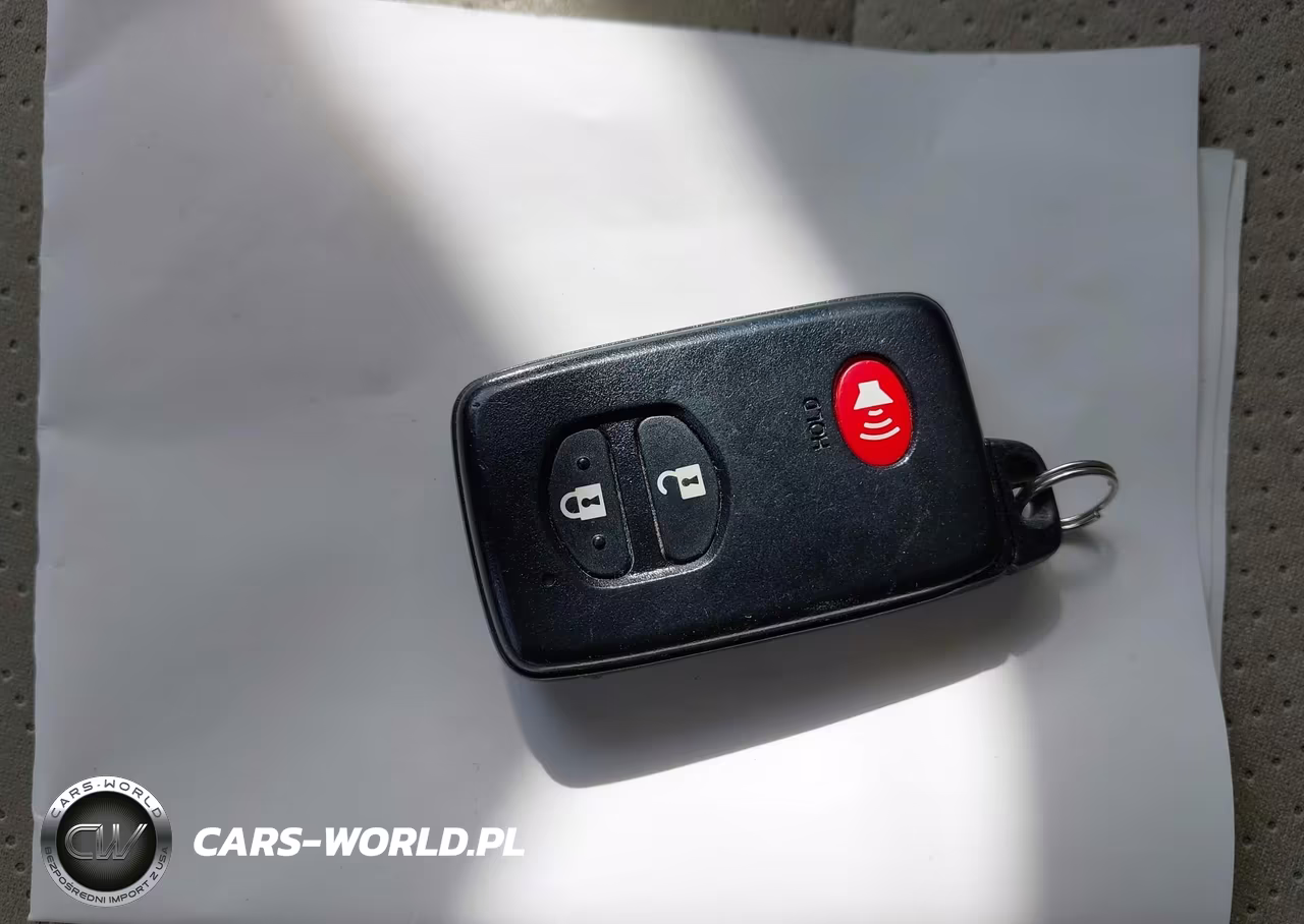 2013 Toyota Prius Two VIN:JTDKN3DU8D5694048 - 11