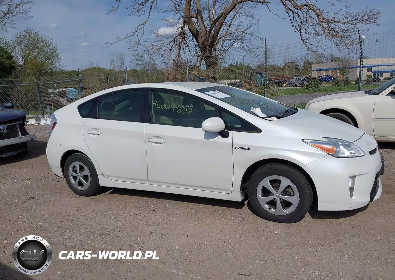 2013 Toyota Prius Two VIN:JTDKN3DU8D5694048 - 13