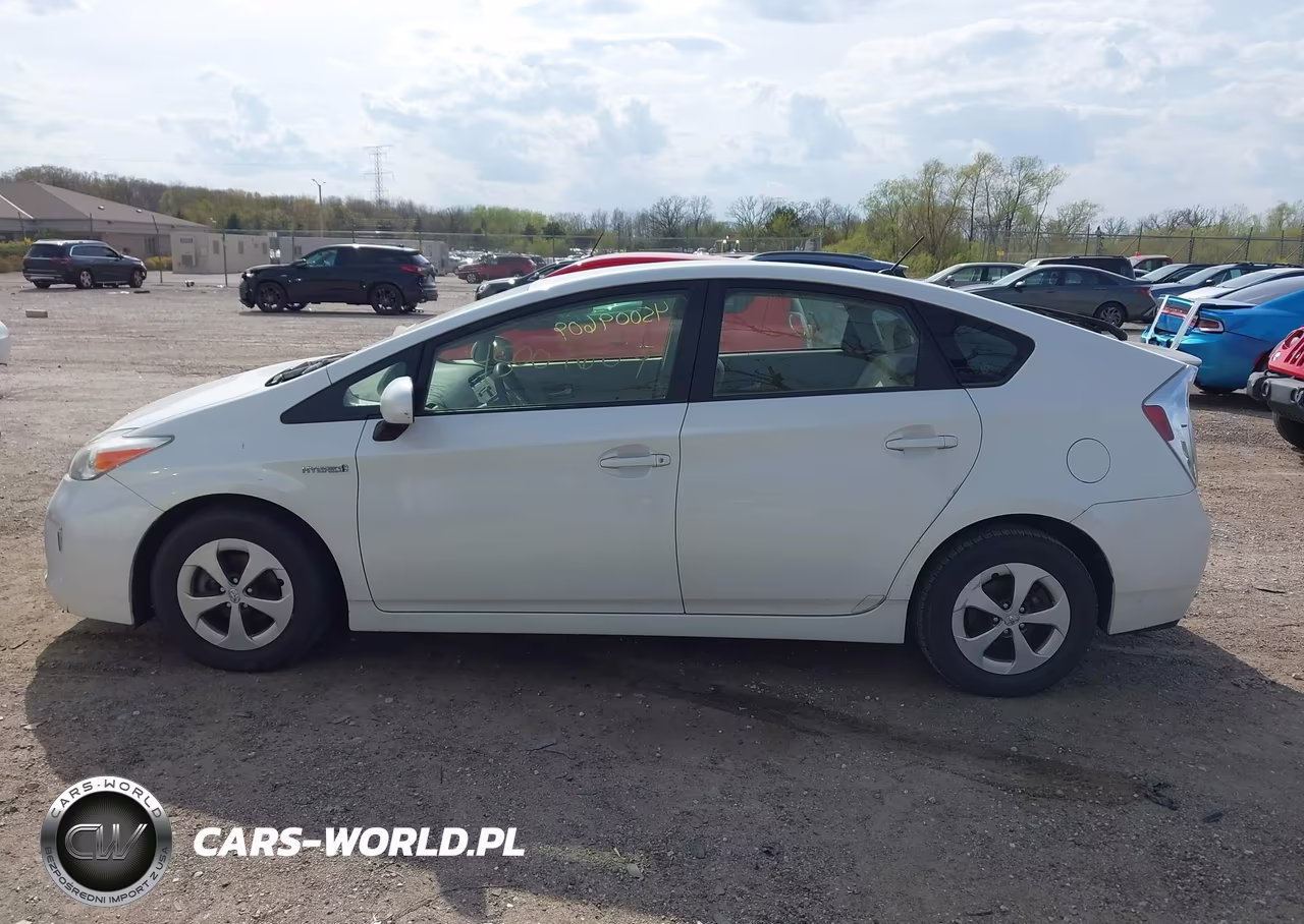 2013 Toyota Prius Two VIN:JTDKN3DU8D5694048 - 14