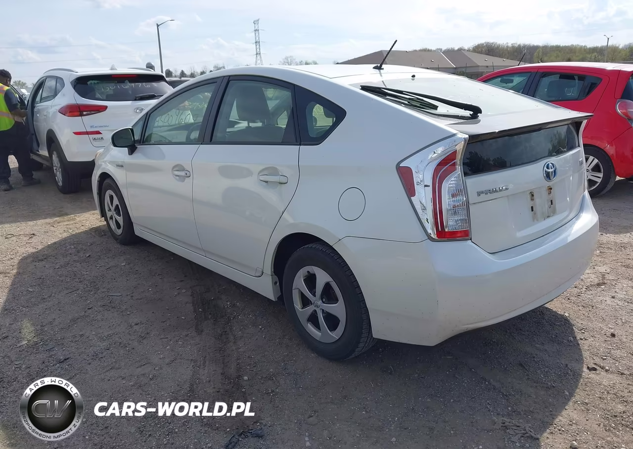 2013 Toyota Prius Two VIN:JTDKN3DU8D5694048 - 3