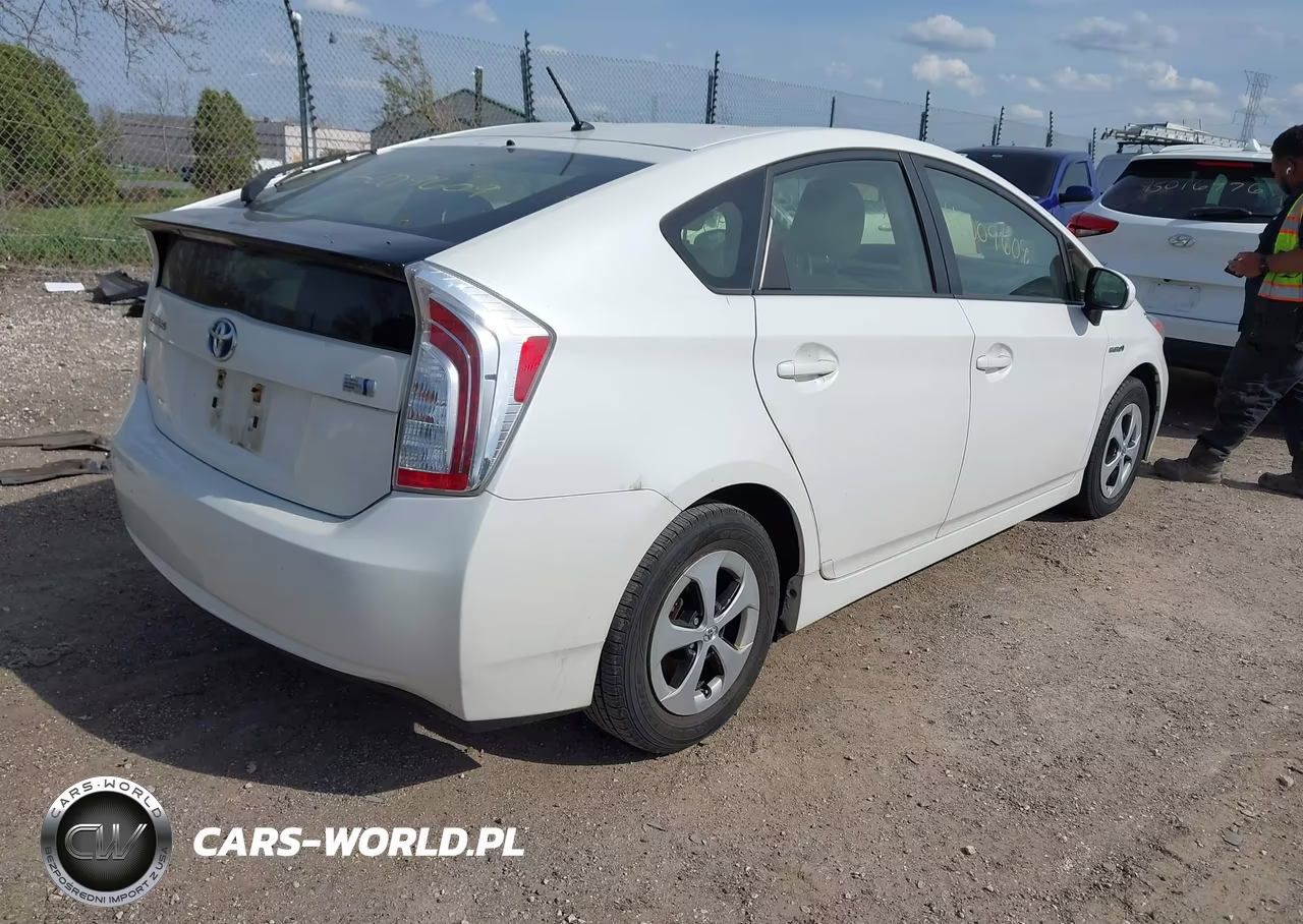 2013 Toyota Prius Two VIN:JTDKN3DU8D5694048 - 4