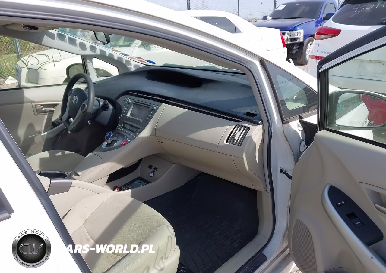2013 Toyota Prius Two VIN:JTDKN3DU8D5694048 - 5