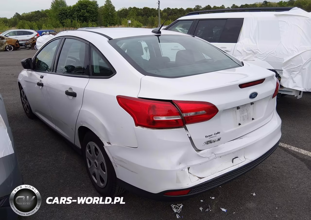 2016 Ford Focus S VIN:1FADP3E22GL206847 - 3