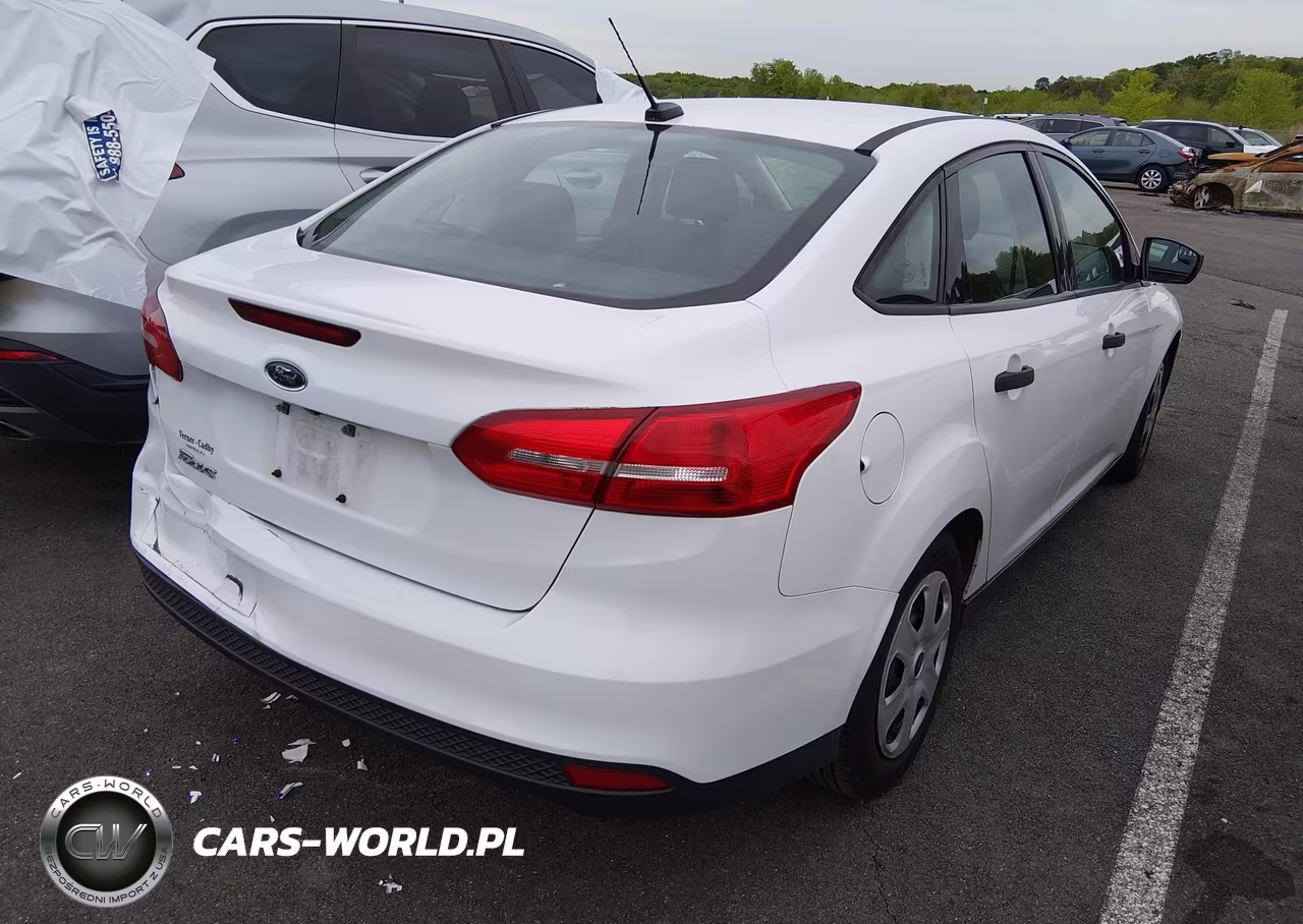 2016 Ford Focus S VIN:1FADP3E22GL206847 - 4