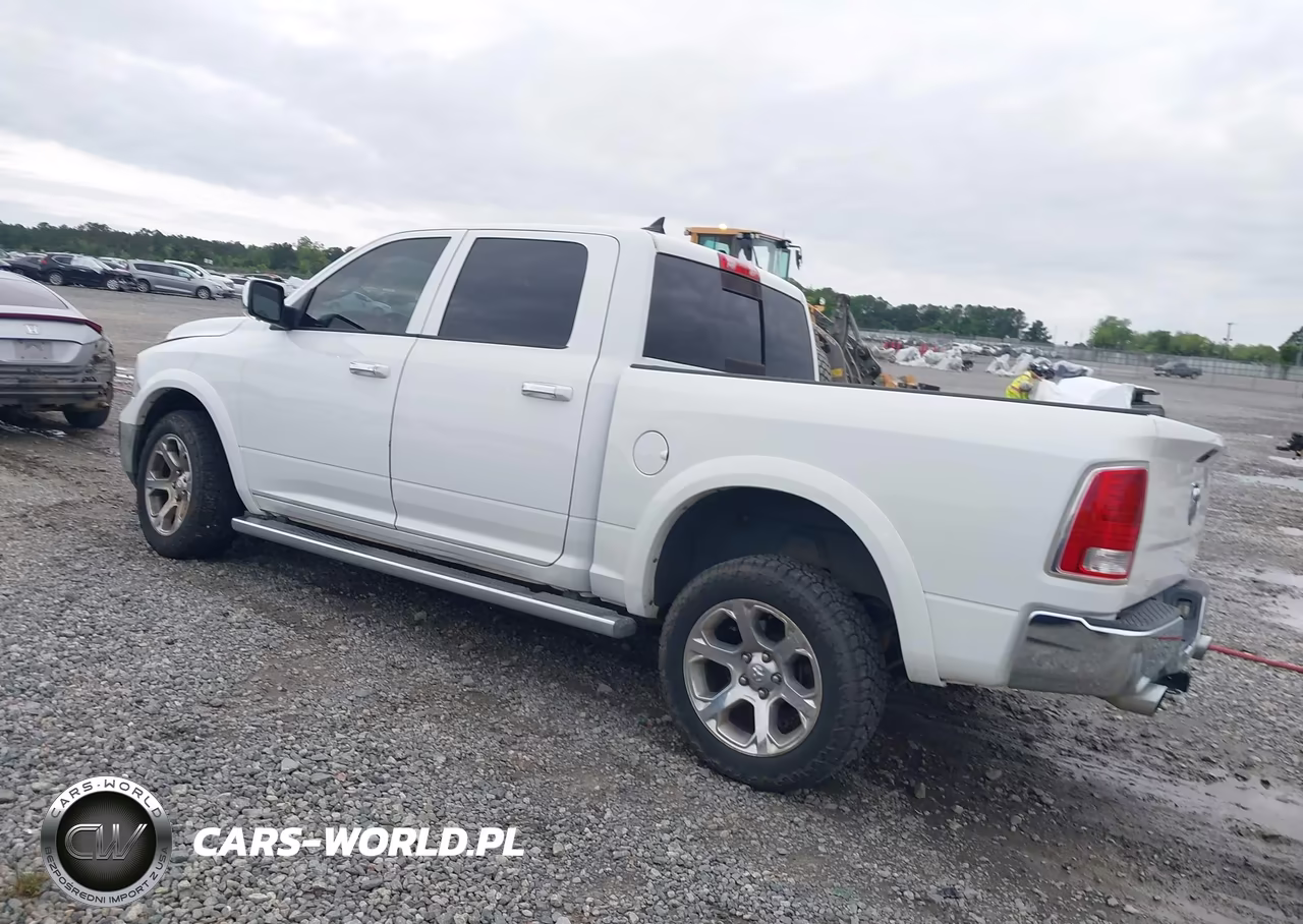 2015 Ram 1500 Laramie VIN:1C6RR7NM5FS562935 - 3