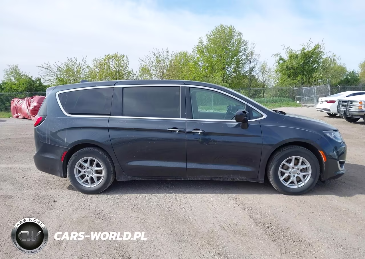 2020 Chrysler Pacifica Touring VIN:2C4RC1FG7LR216995 - 13