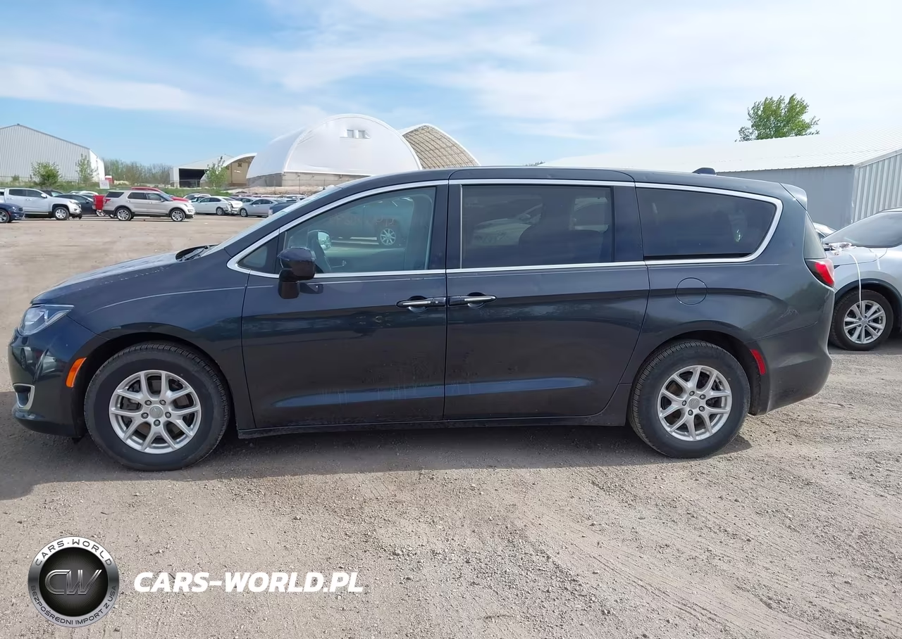 2020 Chrysler Pacifica Touring VIN:2C4RC1FG7LR216995 - 14