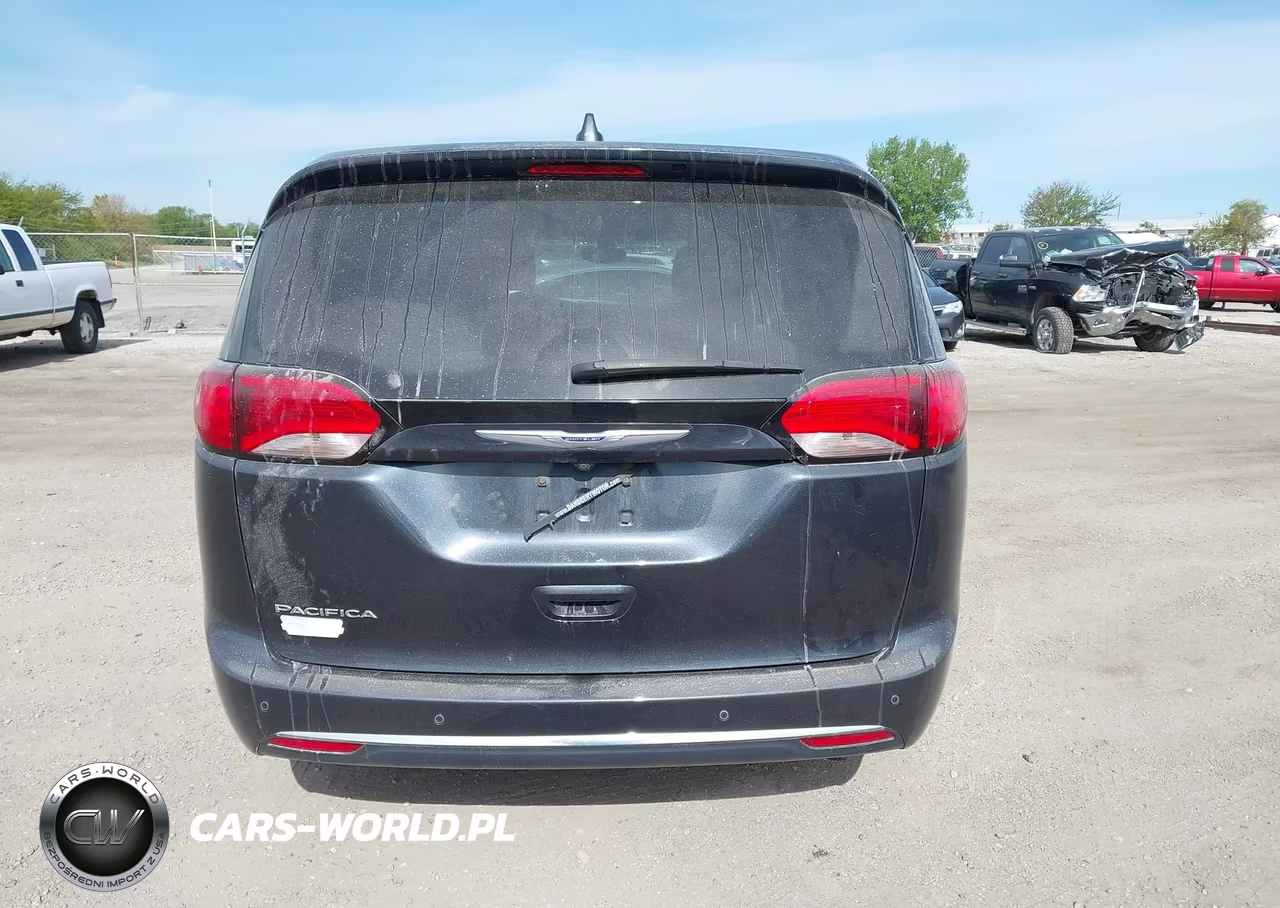 2020 Chrysler Pacifica Touring VIN:2C4RC1FG7LR216995 - 16