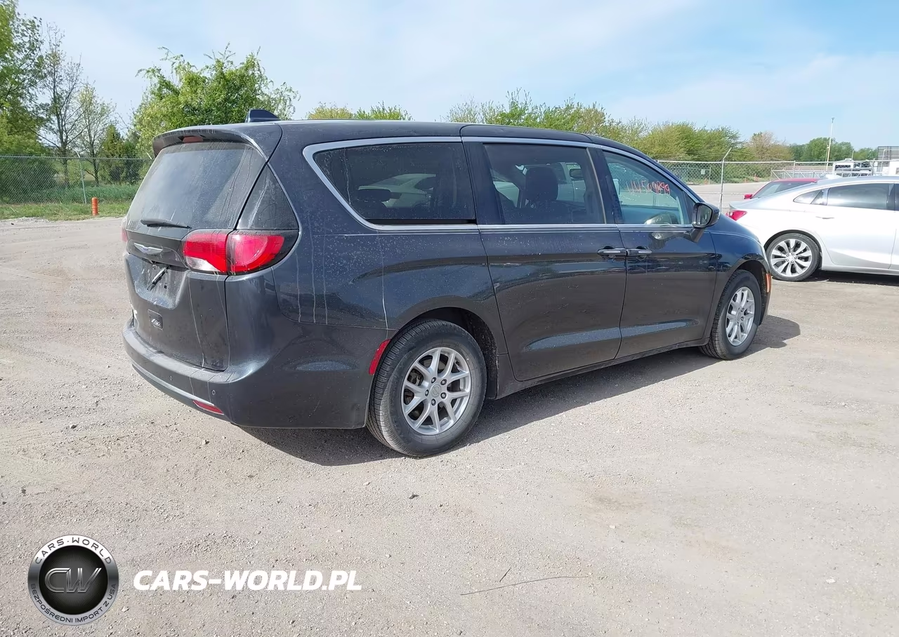 2020 Chrysler Pacifica Touring VIN:2C4RC1FG7LR216995 - 4