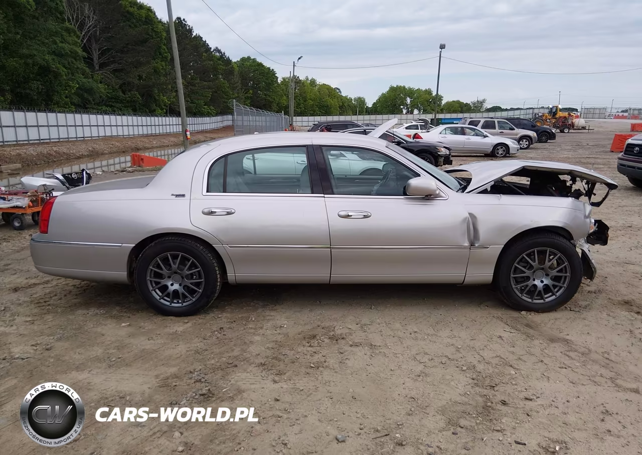 2008 Lincoln Town Car Signature Limited VIN:2LNHM82V98X645186 - 14