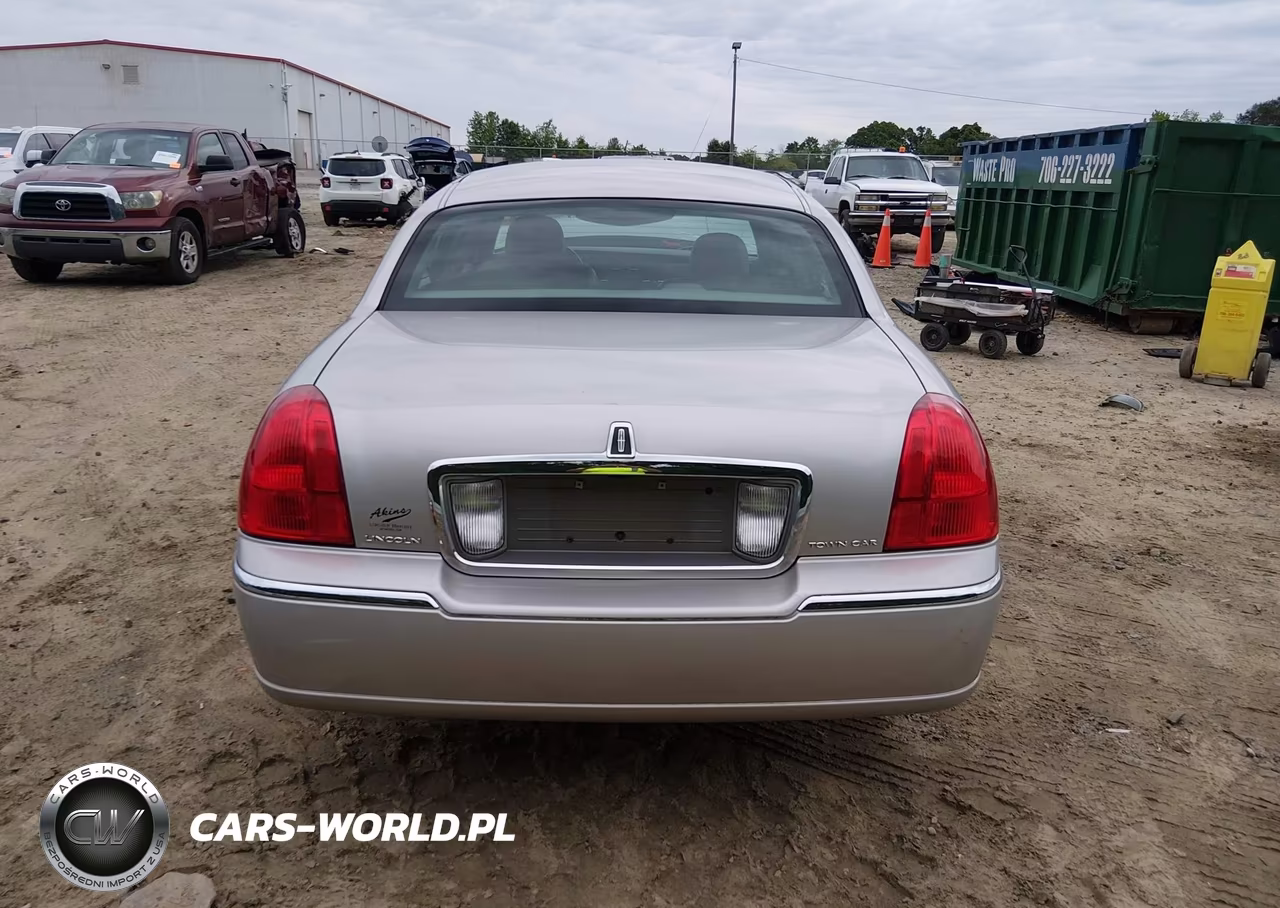 2008 Lincoln Town Car Signature Limited VIN:2LNHM82V98X645186 - 17
