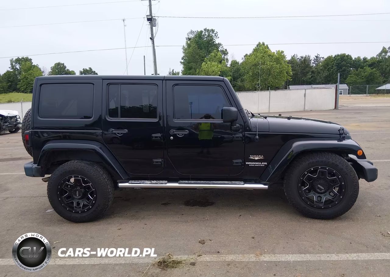 2013 Jeep Wrangler Unlimited Sahara VIN:1C4BJWEG7DL526354 - 14