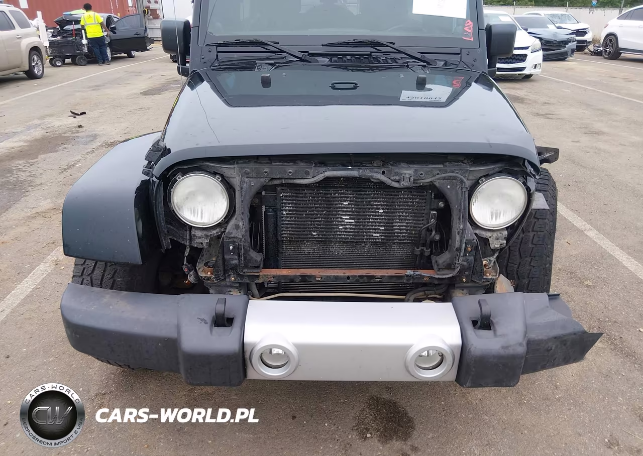 2013 Jeep Wrangler Unlimited Sahara VIN:1C4BJWEG7DL526354 - 18