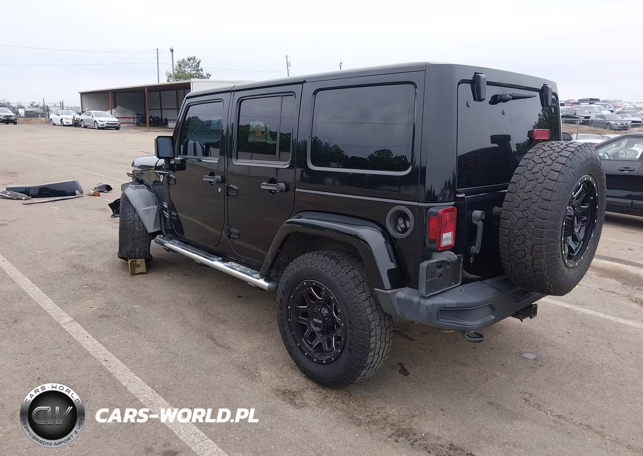 2013 Jeep Wrangler Unlimited Sahara VIN:1C4BJWEG7DL526354 - 3