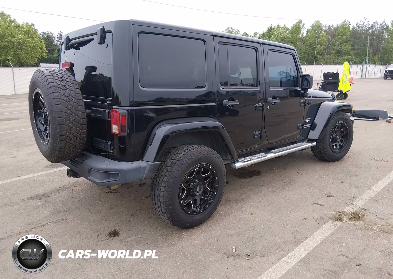 2013 Jeep Wrangler Unlimited Sahara VIN:1C4BJWEG7DL526354 - 4