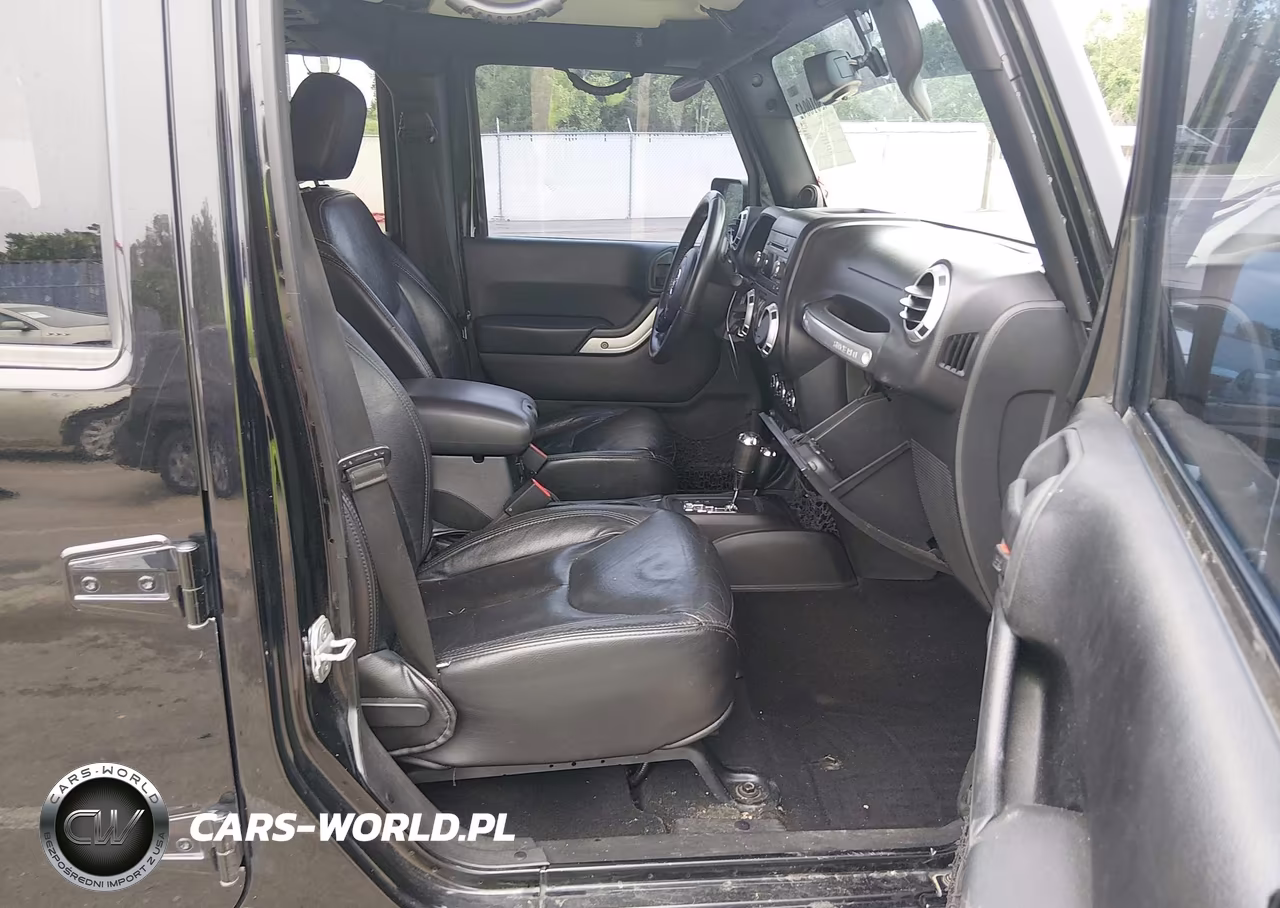 2013 Jeep Wrangler Unlimited Sahara VIN:1C4BJWEG7DL526354 - 5