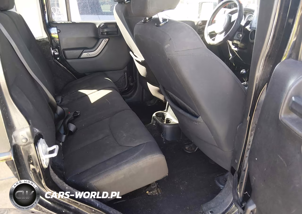 2014 Jeep Wrangler Unlimited Sport VIN:1C4BJWDG9EL211896 - 8