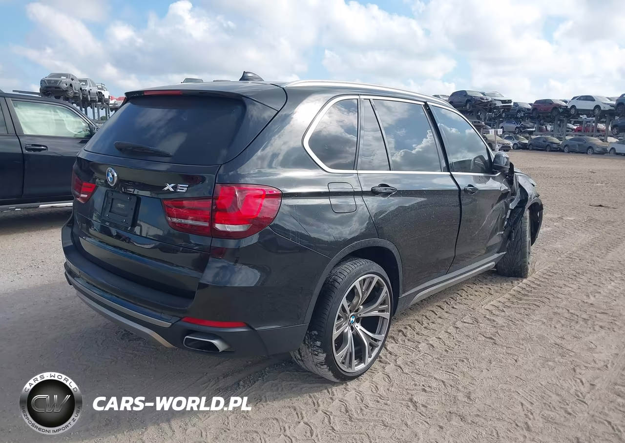 2018 BMW X5 xDrive35I VIN:5UXKR0C52J0X92447 - 4