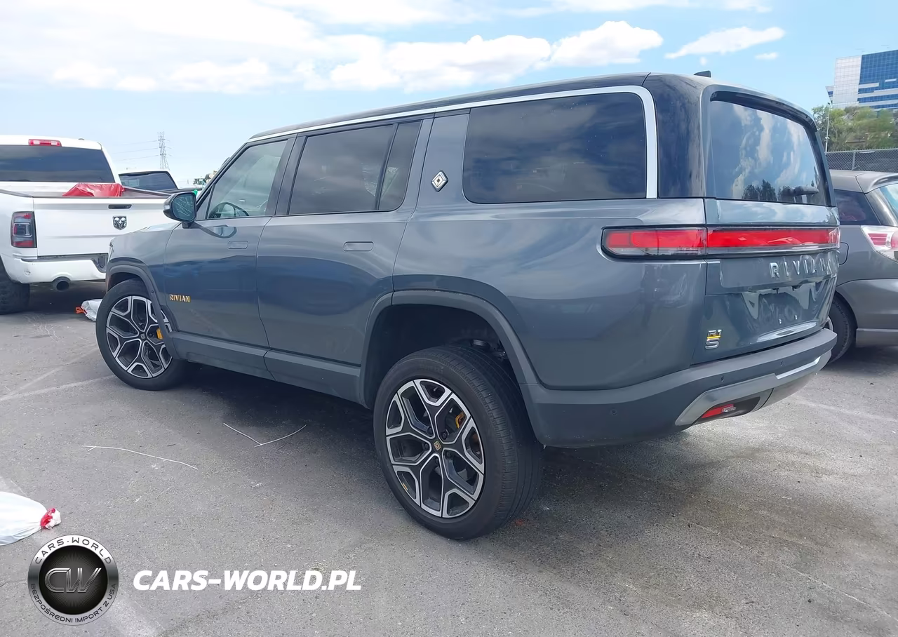 2023 Rivian R1S Launch Edition VIN:7PDSGABL7PN007583 - 3