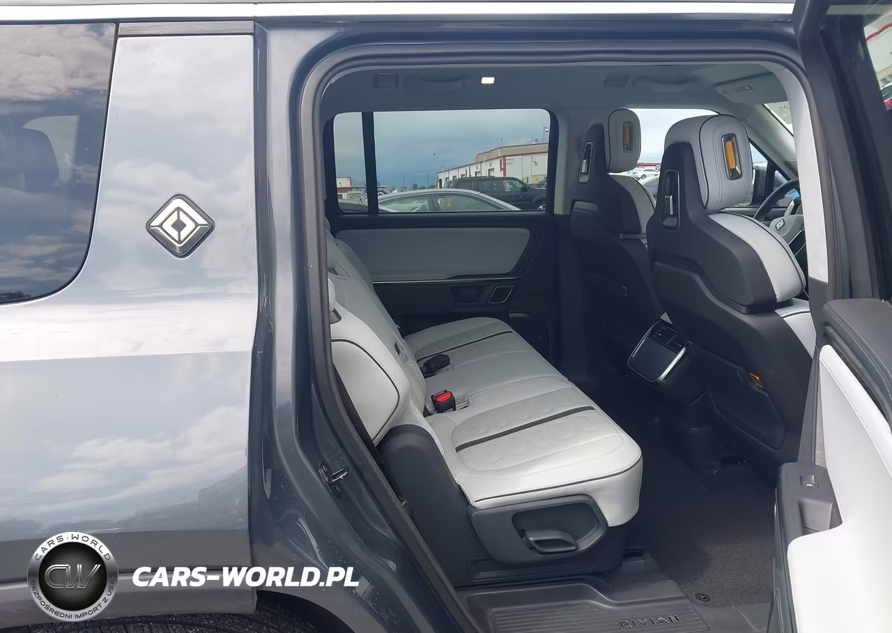 2023 Rivian R1S Launch Edition VIN:7PDSGABL7PN007583 - 8