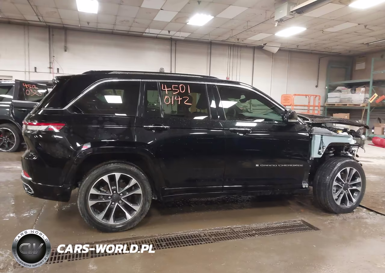 2023 Jeep Grand Cherokee Overland 4X4 VIN:1C4RJHDG8PC594209 - 14
