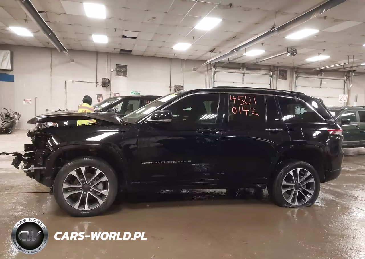 2023 Jeep Grand Cherokee Overland 4X4 VIN:1C4RJHDG8PC594209 - 15