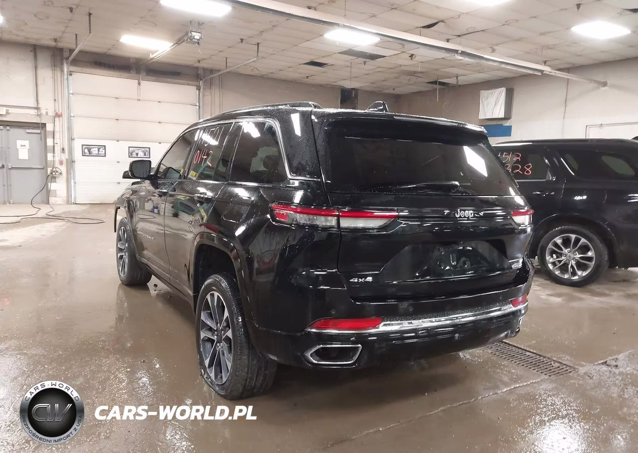 2023 Jeep Grand Cherokee Overland 4X4 VIN:1C4RJHDG8PC594209 - 3