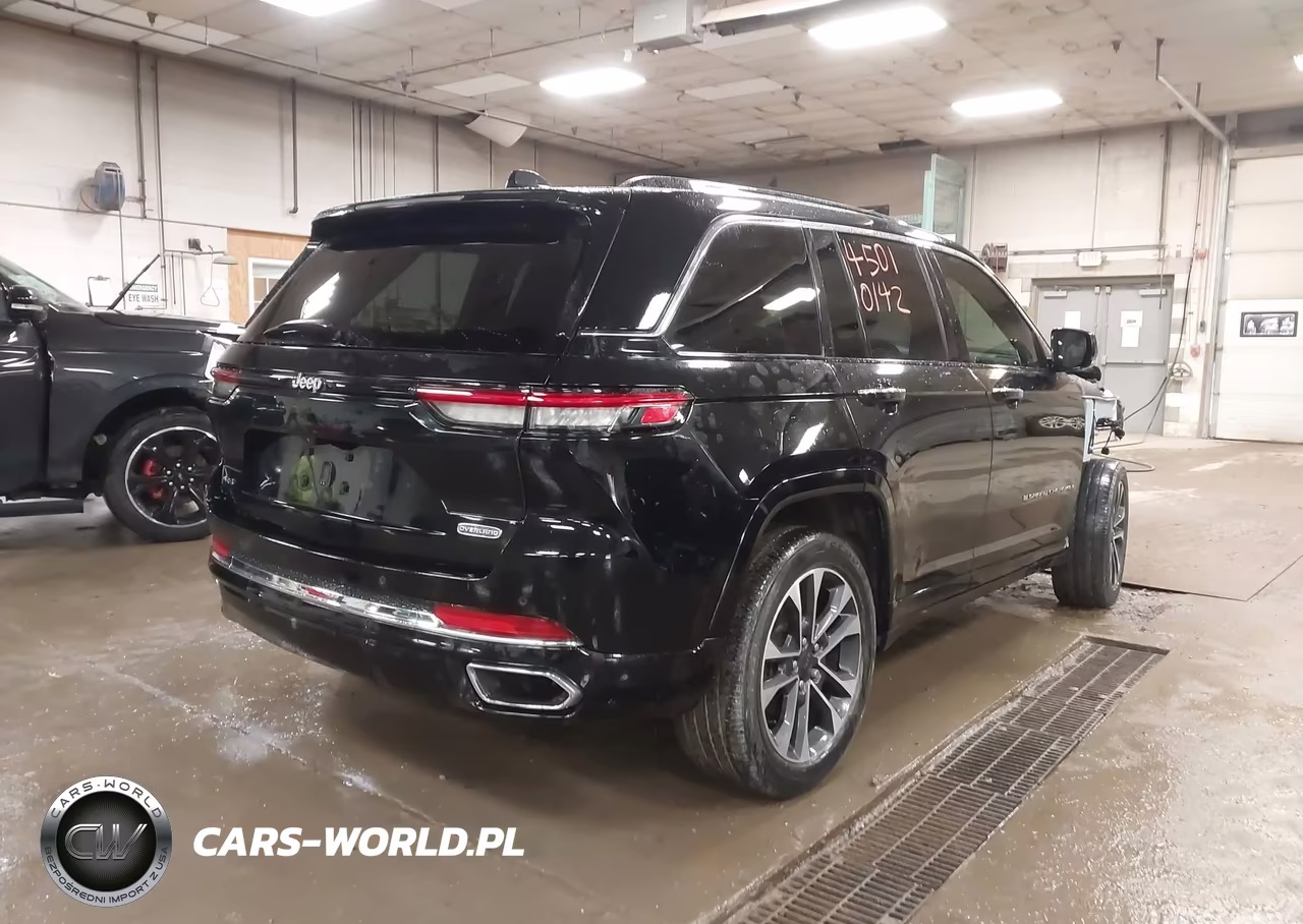 2023 Jeep Grand Cherokee Overland 4X4 VIN:1C4RJHDG8PC594209 - 4