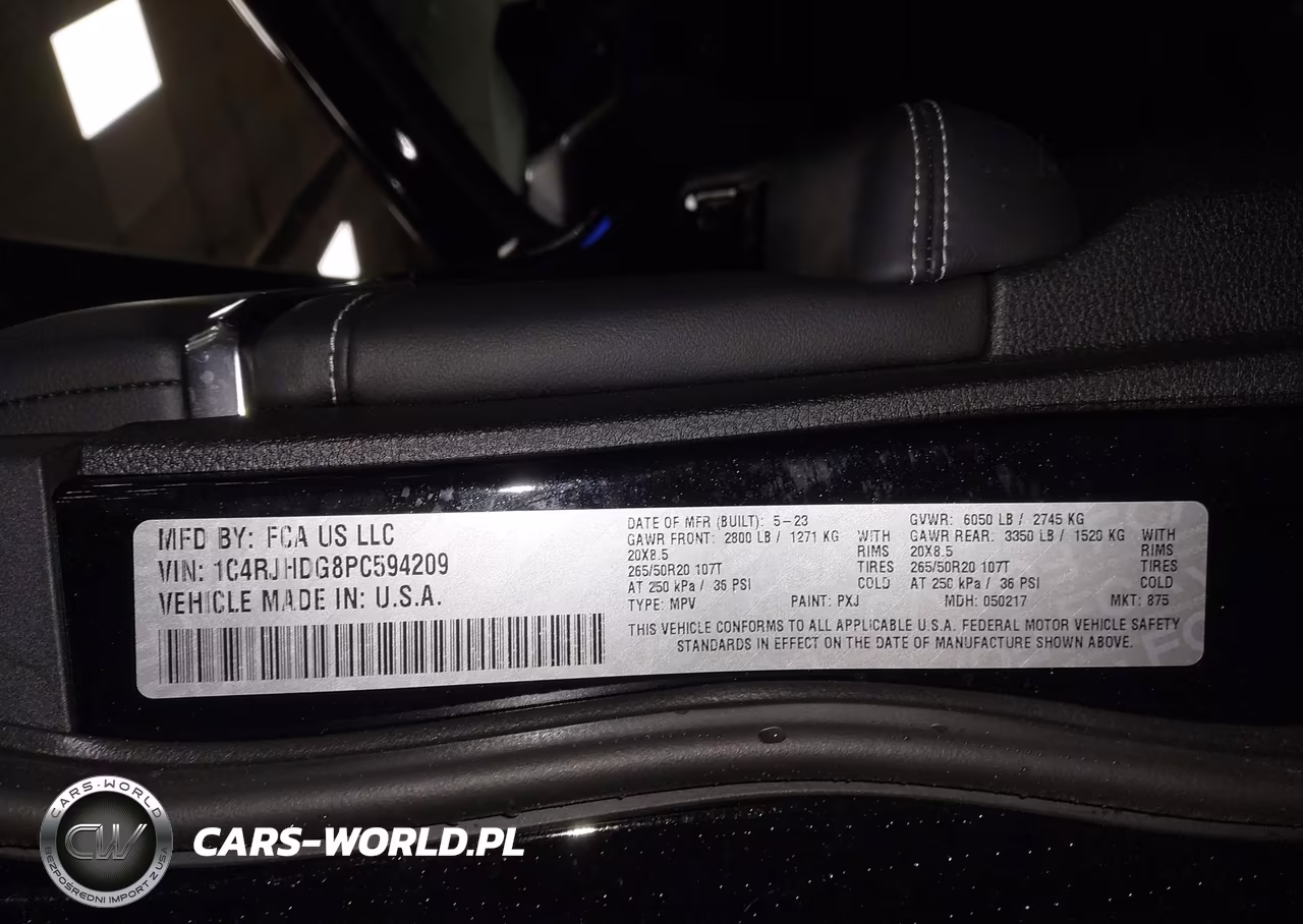 2023 Jeep Grand Cherokee Overland 4X4 VIN:1C4RJHDG8PC594209 - 9