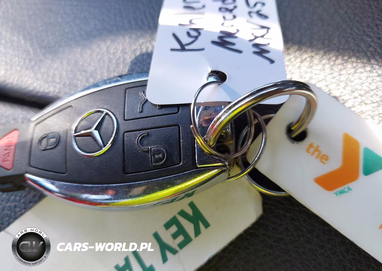 2018 Mercedes-Benz C 300 4Matic VIN:WDDWF4KB5JR408365 - 11