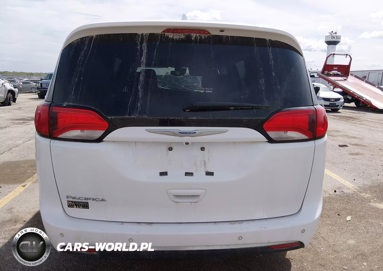 2018 Chrysler Pacifica Touring L Plus VIN:2C4RC1EG2JR139113 - 16