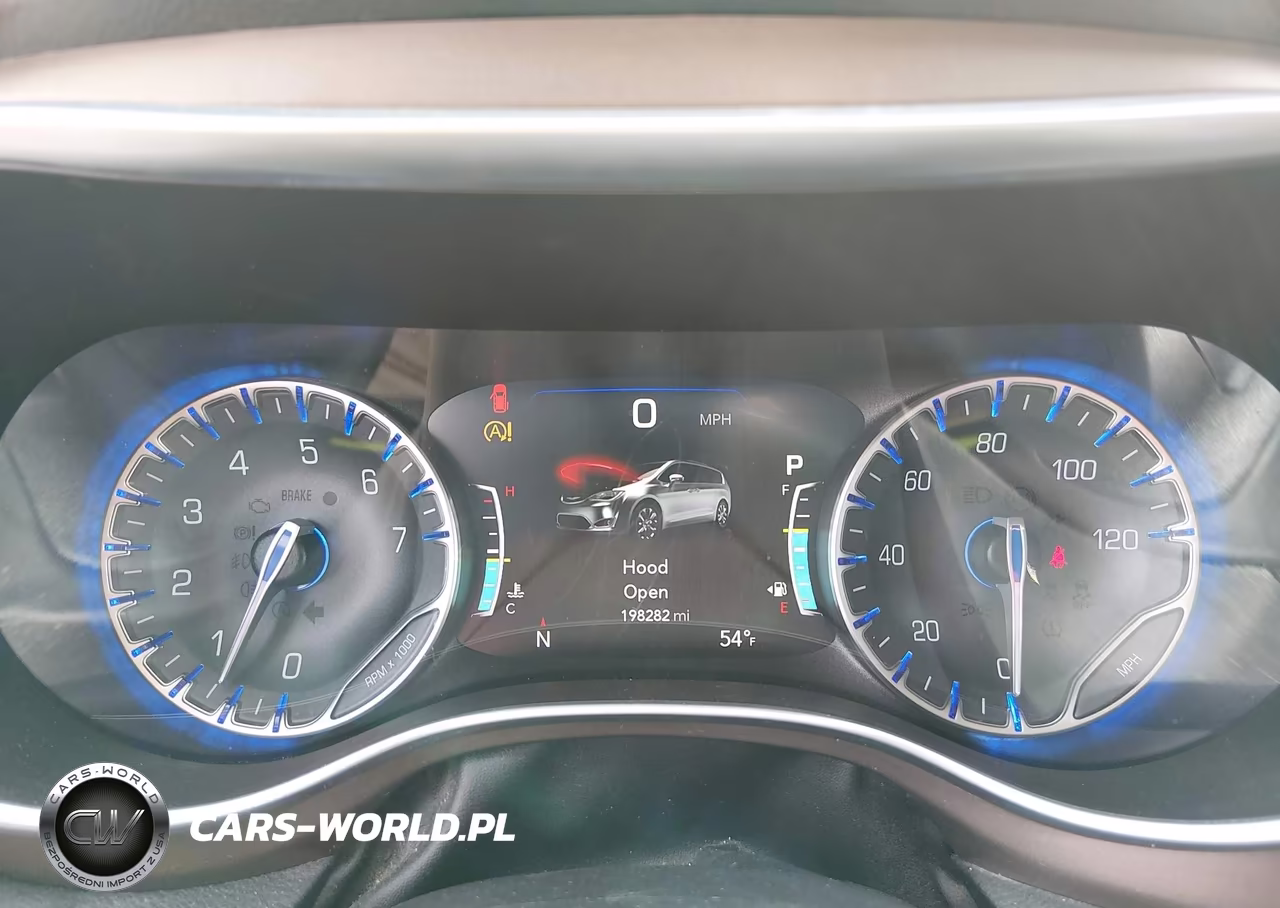 2018 Chrysler Pacifica Touring L Plus VIN:2C4RC1EG2JR139113 - 7