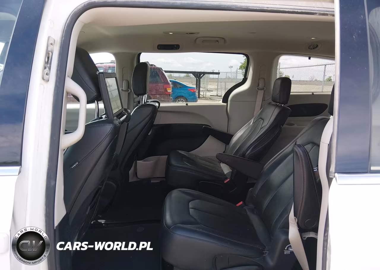 2018 Chrysler Pacifica Touring L Plus VIN:2C4RC1EG2JR139113 - 8