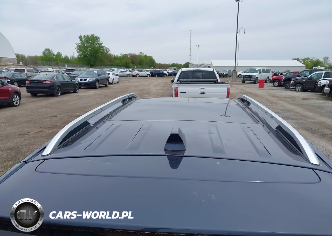 2018 Chevrolet Equinox Premier VIN:3GNAXVEV3JL384529 - 18