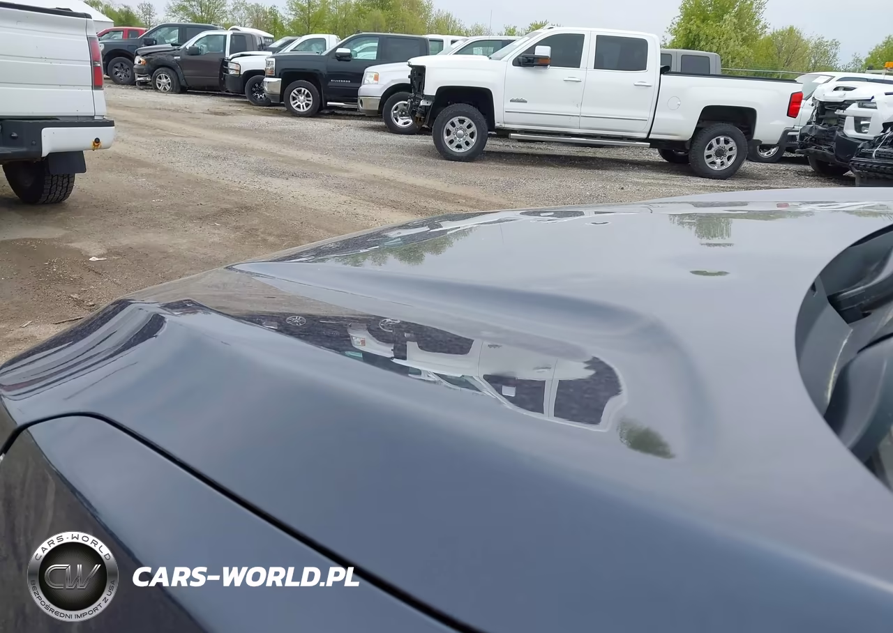 2018 Chevrolet Equinox Premier VIN:3GNAXVEV3JL384529 - 6