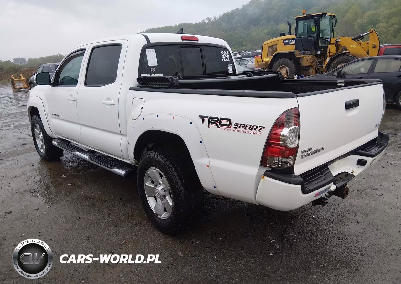 2014 Toyota Tacoma Base V6 VIN:5TFLU4ENXEX098952 - 3