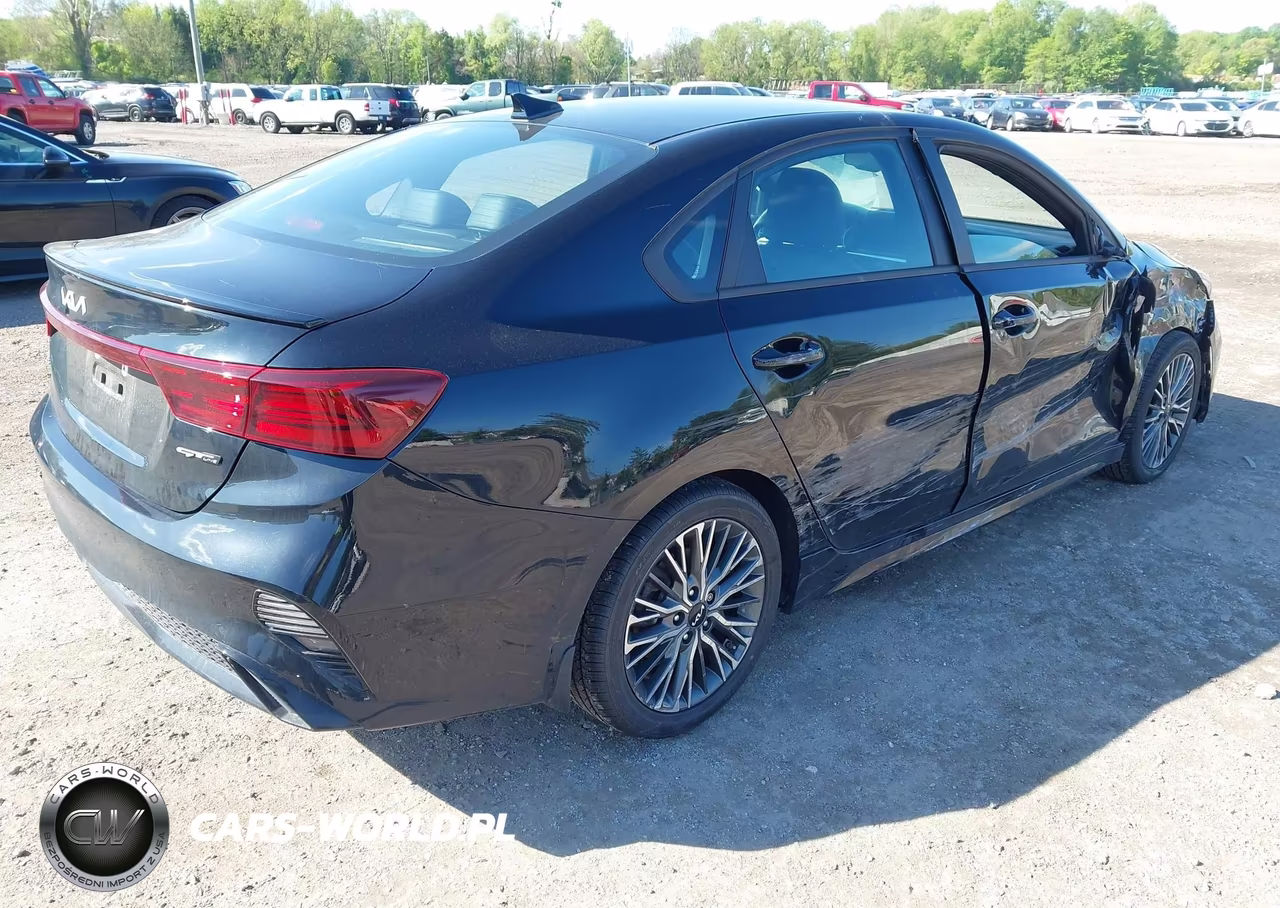 2022 Kia Forte Gt-Line VIN:3KPF54AD4NE479963 - 4