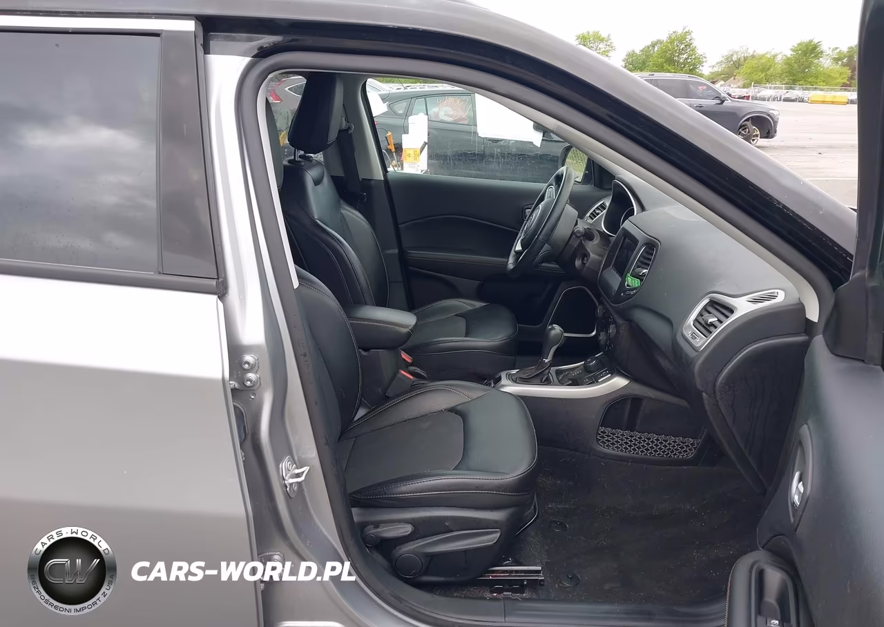 2019 Jeep Compass Latitude 4X4 VIN:3C4NJDBB0KT696910 - 5