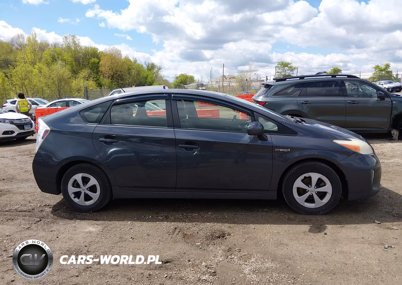 2013 Toyota Prius Four VIN:JTDKN3DU6D5670444 - 13