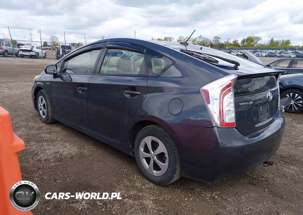 2013 Toyota Prius Four VIN:JTDKN3DU6D5670444 - 3