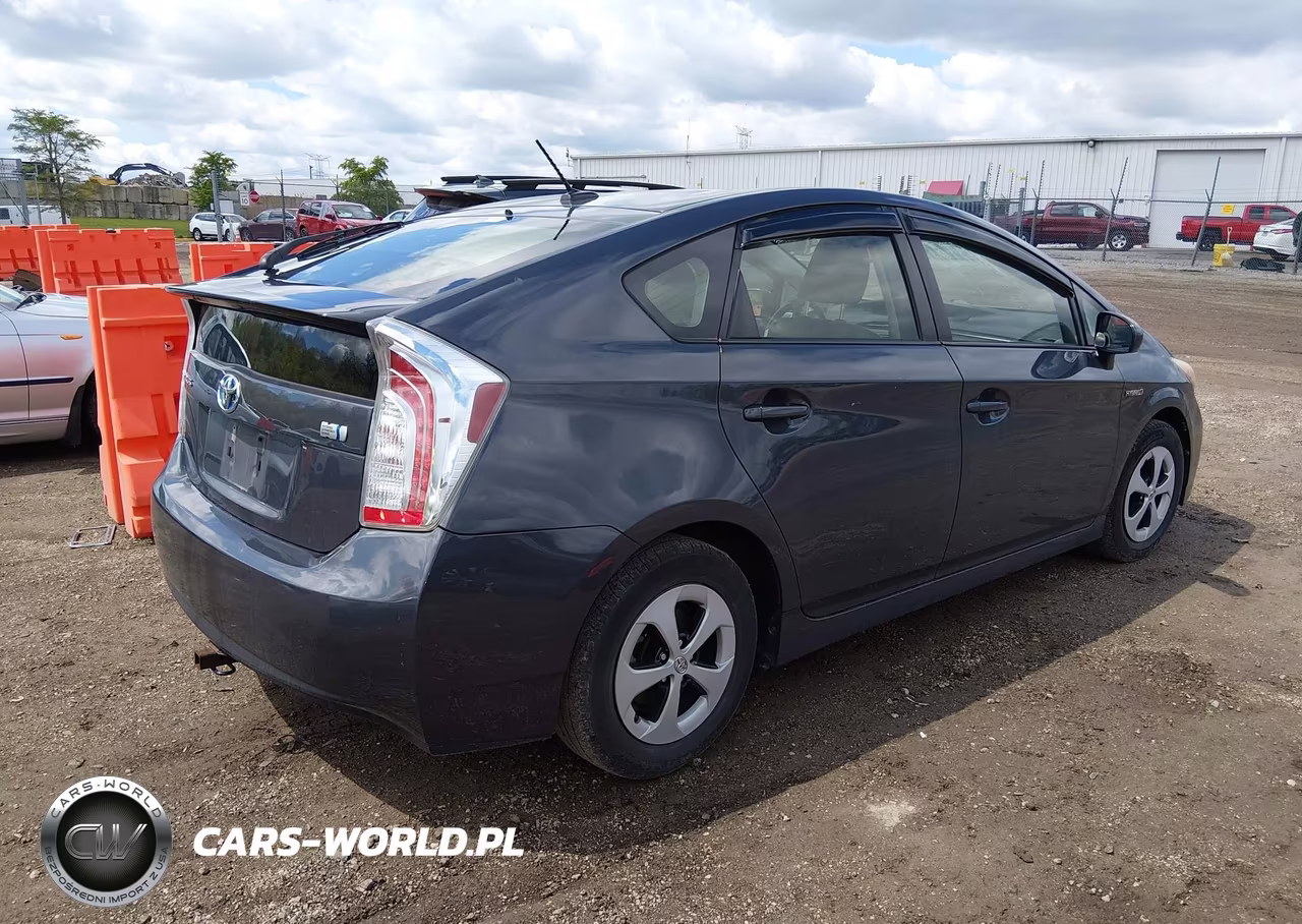 2013 Toyota Prius Four VIN:JTDKN3DU6D5670444 - 4