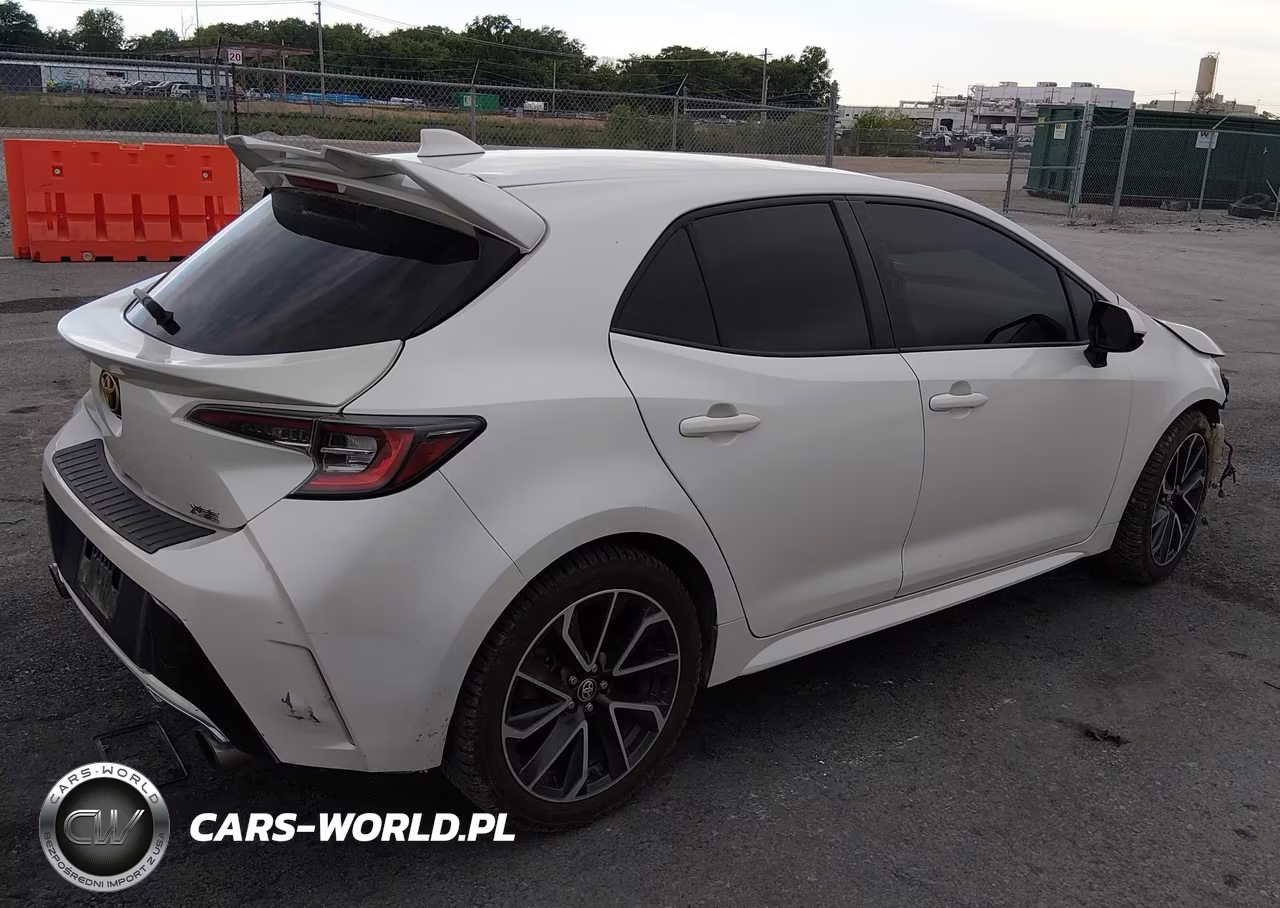 2020 Toyota Corolla Xse VIN:JTNA4RBE6L3090727 - 4