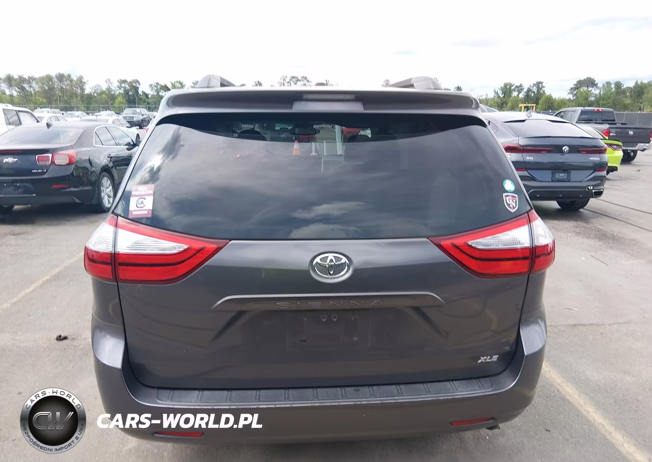 2017 Toyota Sienna Xle 8 Passenger VIN:5TDYZ3DC8HS815585 - 17