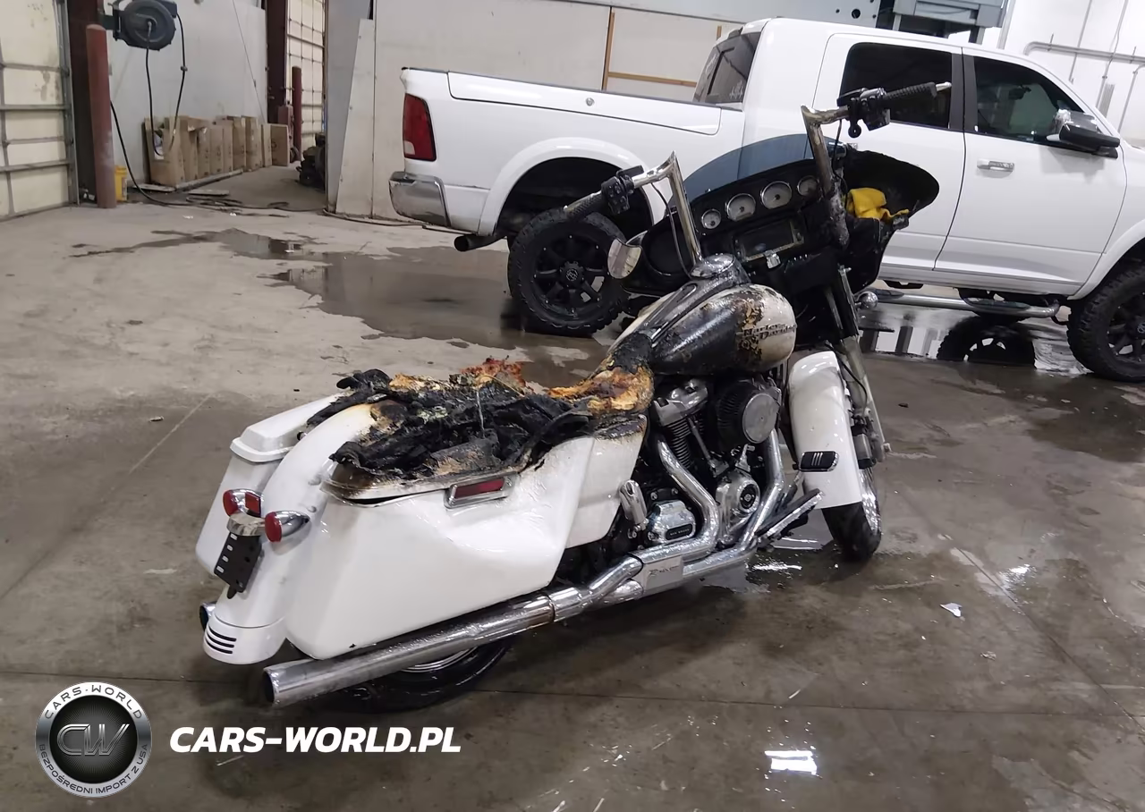 2017 Harley-Davidson Flhxs Street Glide Special VIN:1HD1KRC37HB621288 - 4