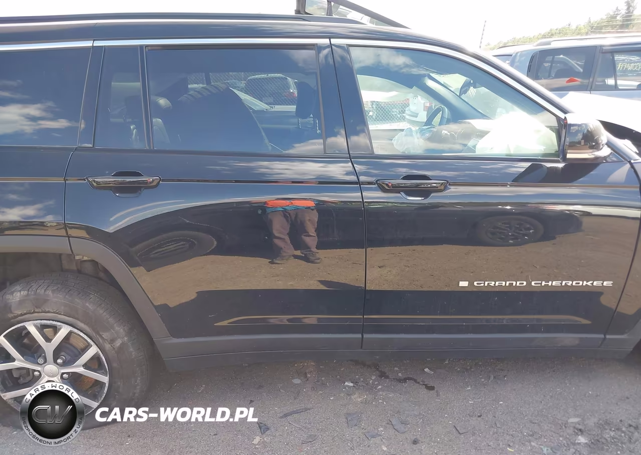 2025 Jeep Grand Cherokee L Limited 4X4 VIN:1C4RJKBGXS8683775 - 14