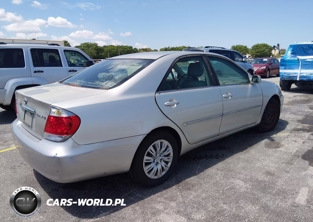 2005 Toyota Camry Xle VIN:4T1BE32K25U951712 - 4