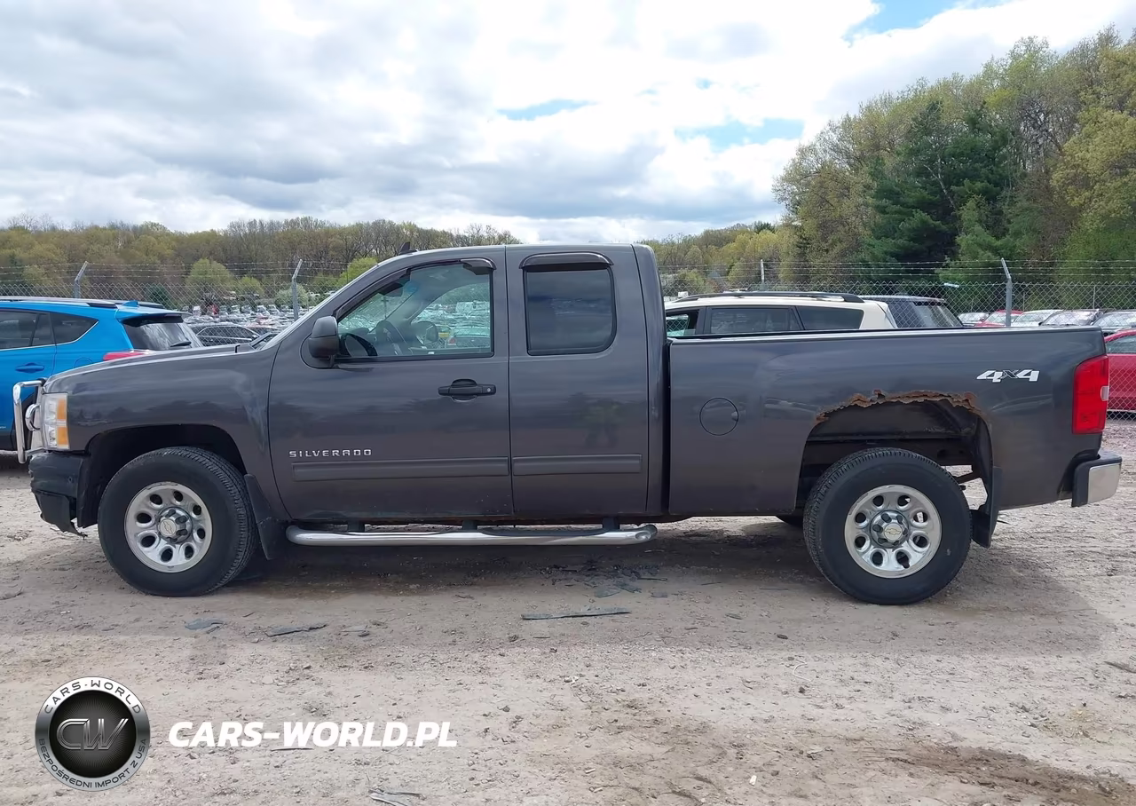 2011 Chevrolet Silverado 1500 Ls VIN:1GCRKREA2BZ260132 - 14