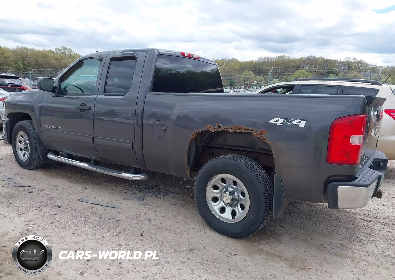 2011 Chevrolet Silverado 1500 Ls VIN:1GCRKREA2BZ260132 - 3