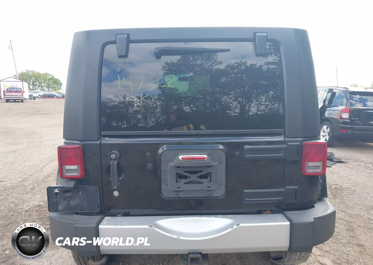 2010 Jeep Wrangler Unlimited Sahara VIN:1J4BA5H10AL147302 - 16